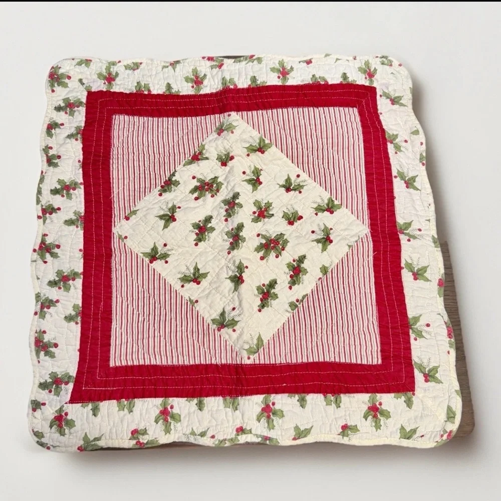 Great Finds Collect Quilted Table Topper Christmas Holly, Red & Stripe Set Of 3‎